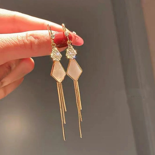 Boucles d’oreilles en bande de pompons Tempérament de la déesse - BMYANY