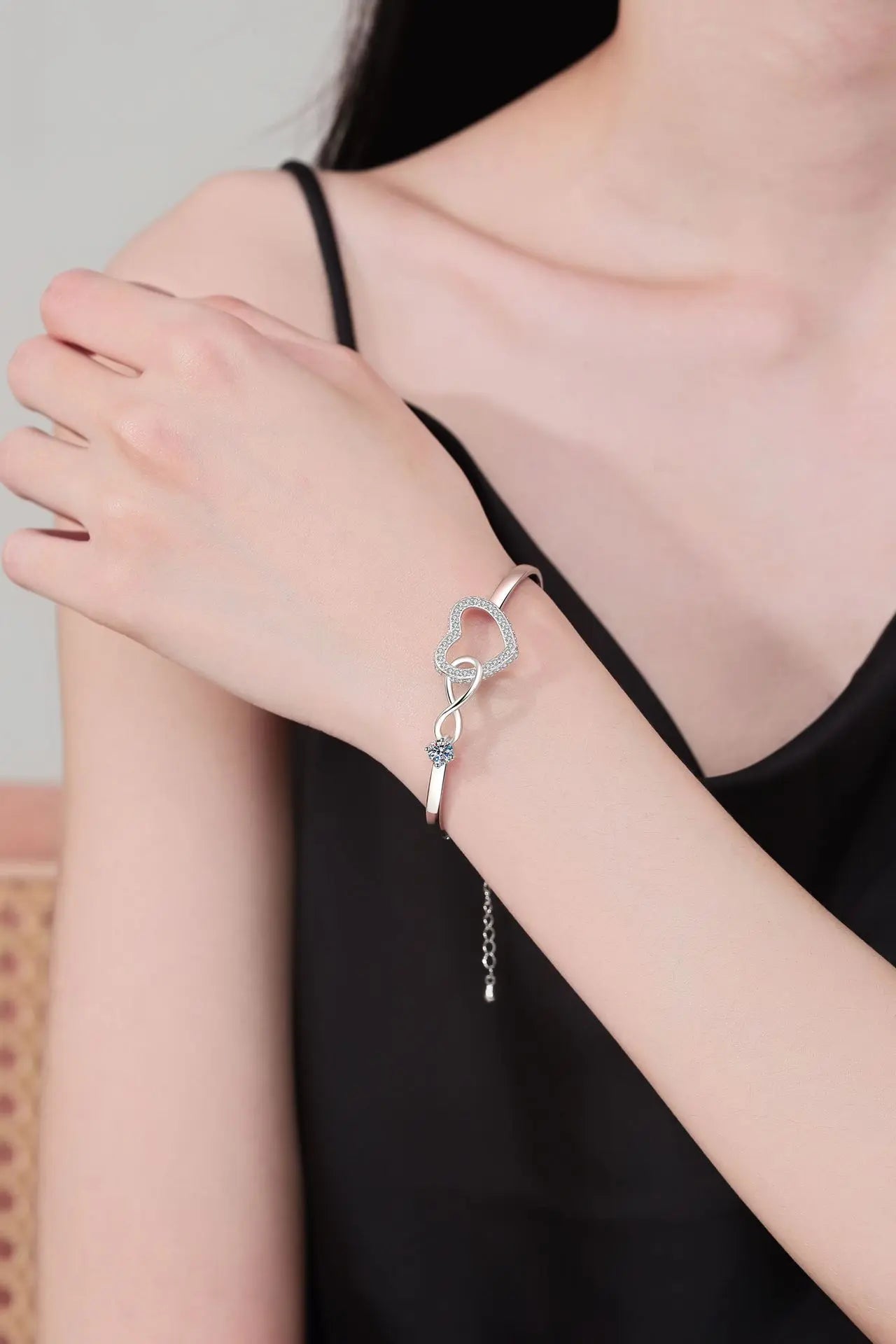 Bracelet  Femme Symbole Infini et Cœurs Ajourés - Plaqué Or - BMYANY