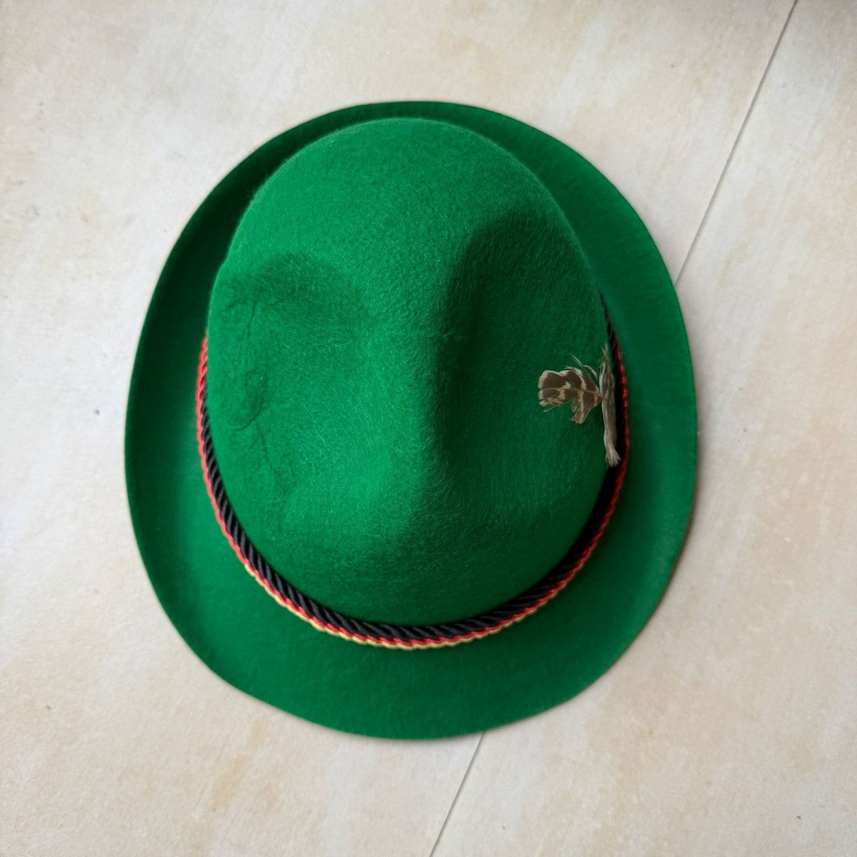 Chapeau haut-de-forme à plumes tissu non-tissé trois couleurs - BMYANY