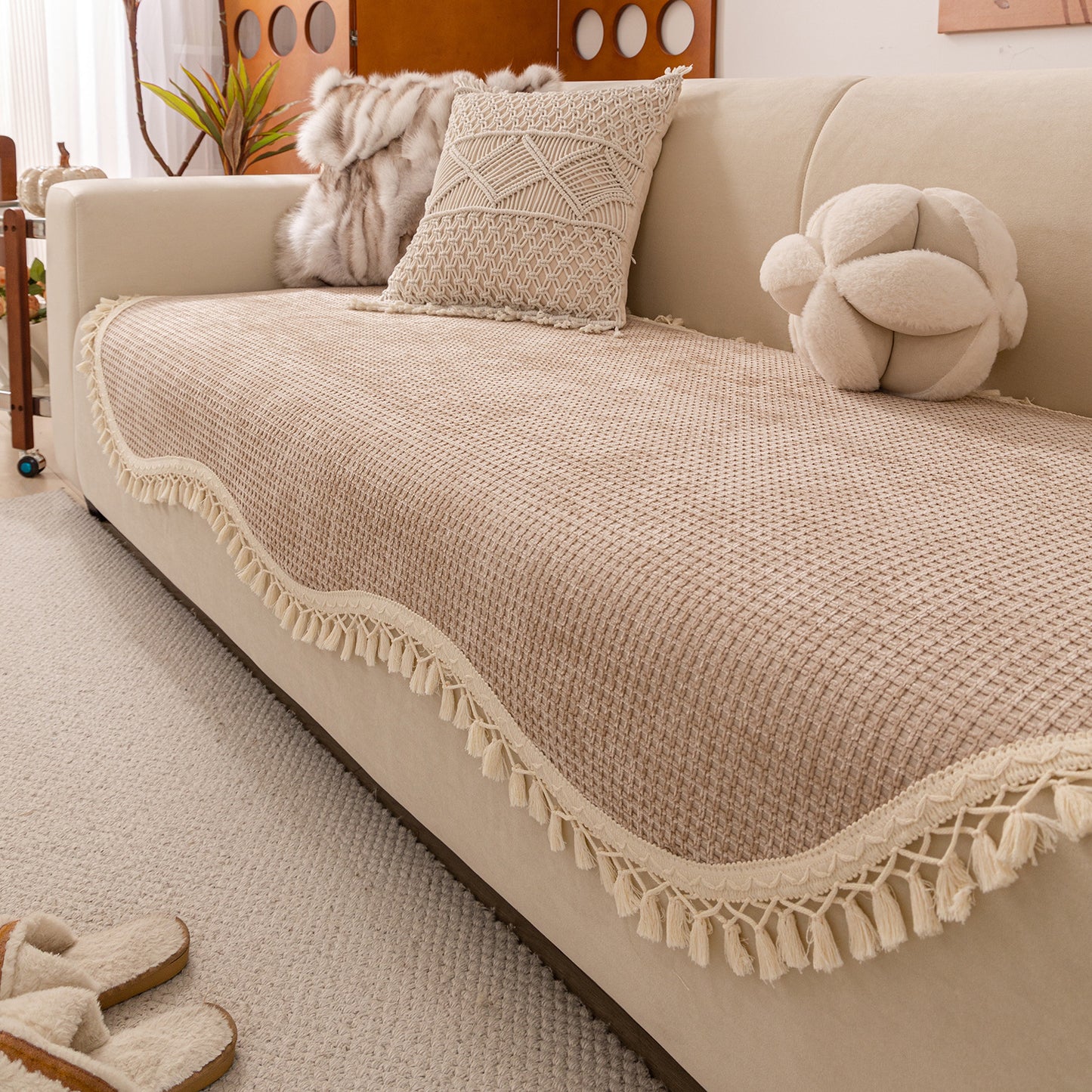 Housse de Canapé Peluche Courte Antidérapante à Pompons Tendance - BMYANY