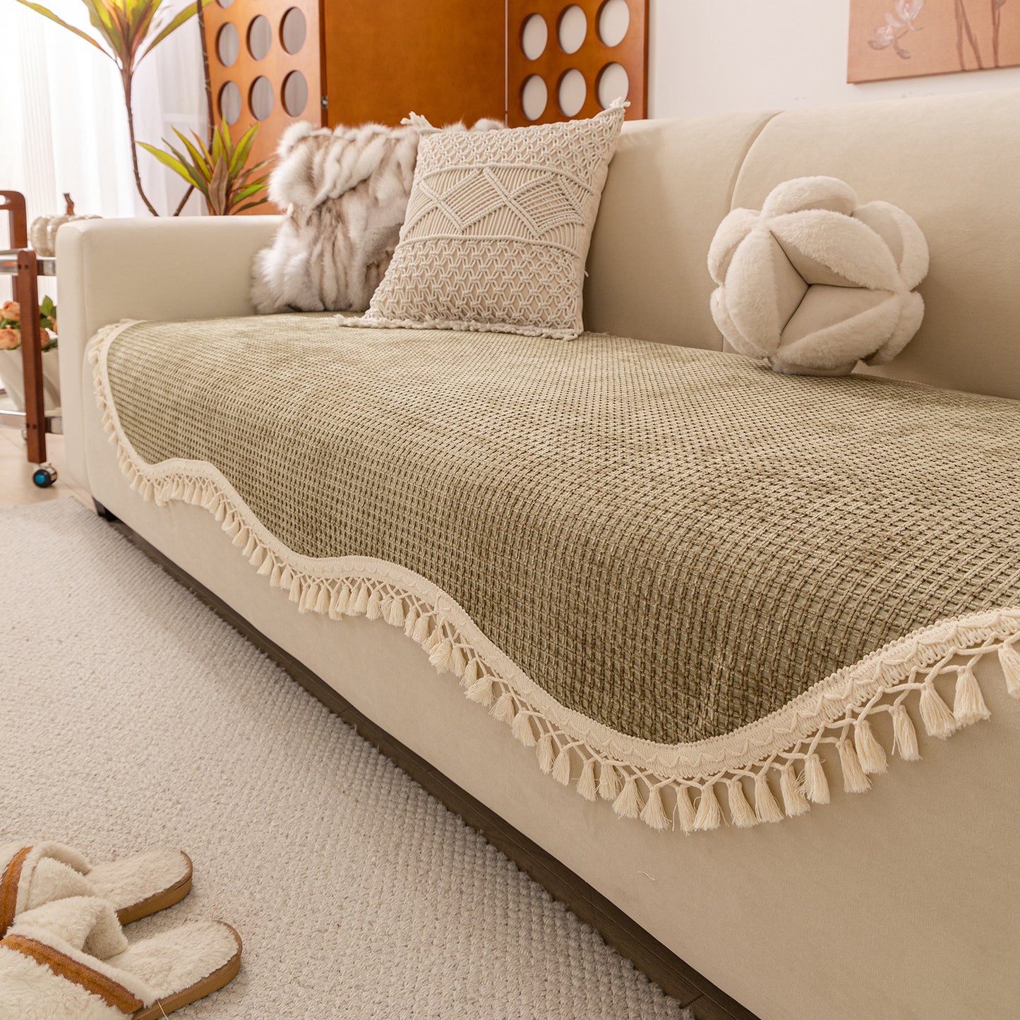 Housse de Canapé Peluche Courte Antidérapante à Pompons Tendance - BMYANY