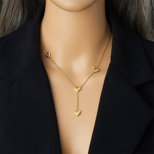 Collier à pompon en forme de cœur rayé simple et tendance